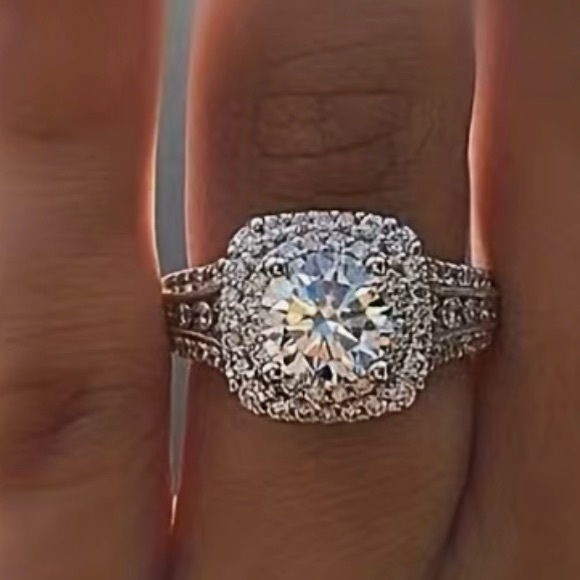 ♥️Boho Style Ring , large round Zircon, surrounded by ave set stones, 925 plated - Picture 15 of 15